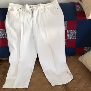Sonoma White Capri Pants